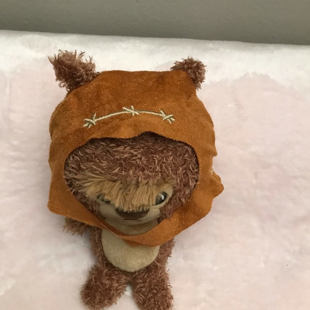 Collectors Star Wars Wicket The Ewok w/ hood Stuffed Plush Star Wars Rare - Picture 3 of 13
